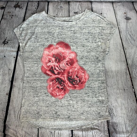 Nicole Miller Tops - Nicole Miller Grey & pink floral graphic top Blunt sleeve.